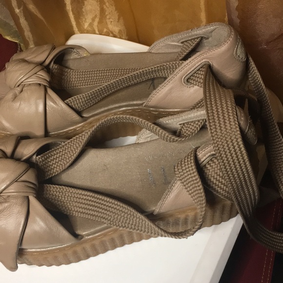 FENTY - Picture 2 of 3